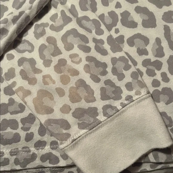 Nike White and Gray Leopard Print Top - Picture 2 of 6